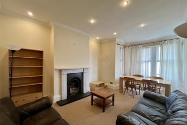 2 bed flat, Regent Road, Gosforth, Newcastle, NE31ED - Image 3